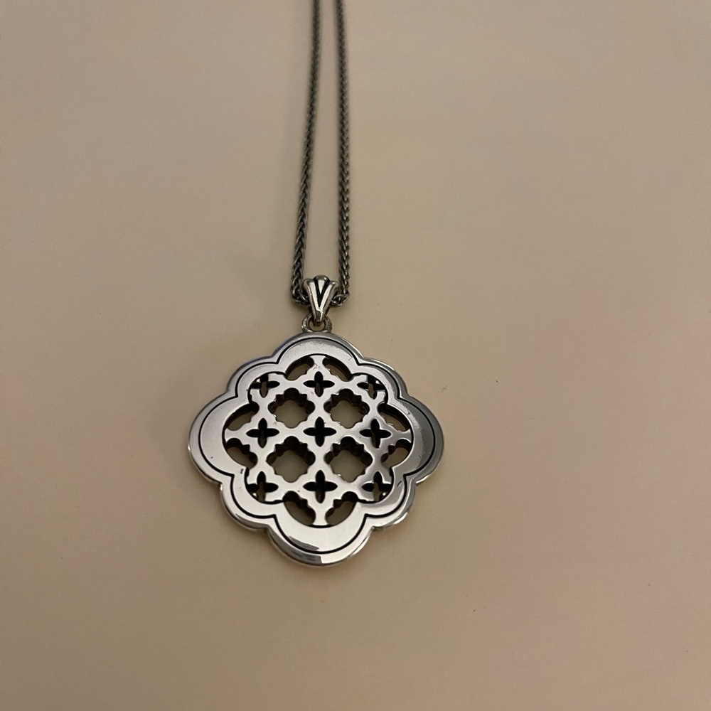 Brighton necklace - scalloped
